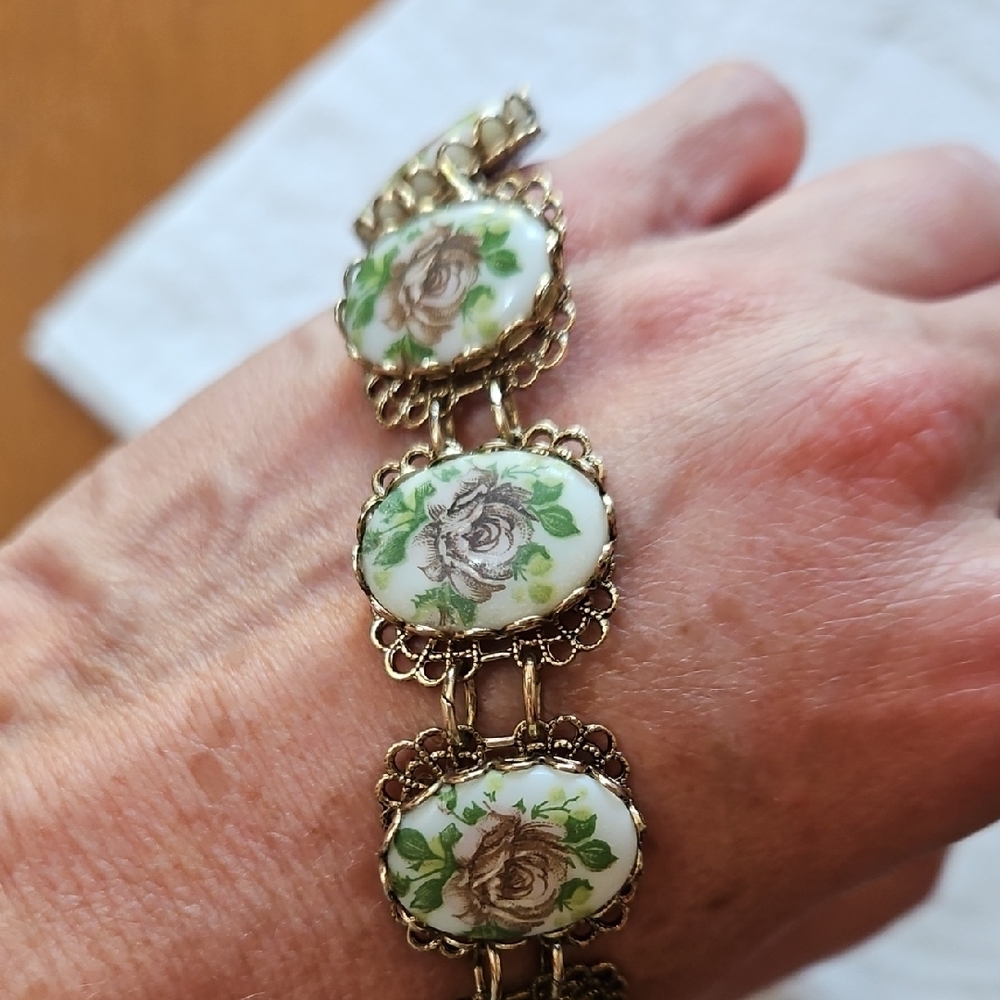 VNT Porcelain Rose Cameo Bracelet - Picture 7 of 11